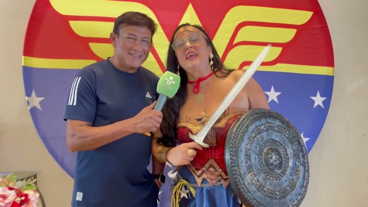 Empresária Zaira Ayache se veste de mulher Maravilha para comemorar mais um ano de vida