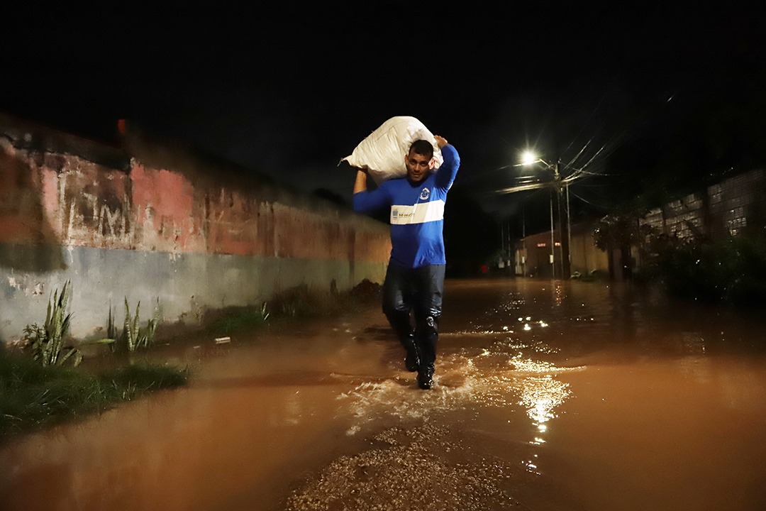 Prefeitura de Rio Branco atende famílias atingidas por enxurrada do igarapé Batista