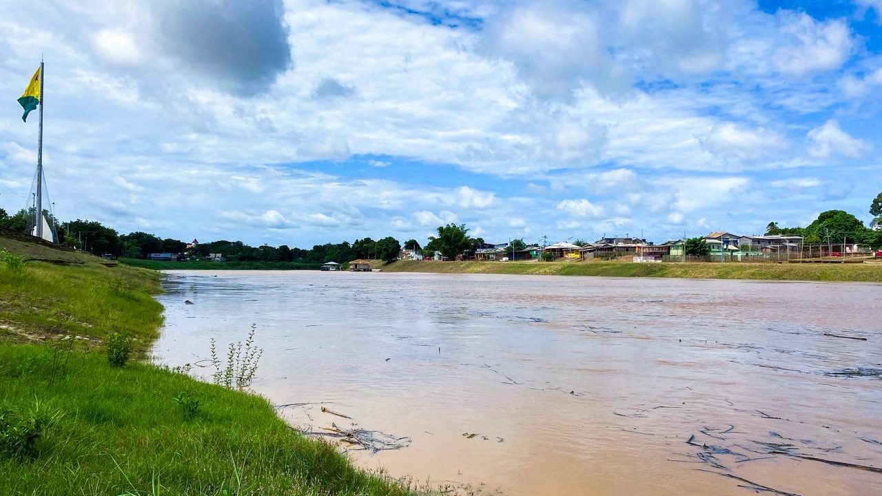 Prefeitura atua para amenizar impactos no rio Acre e busca soluções conjuntas diante da alta turbidez