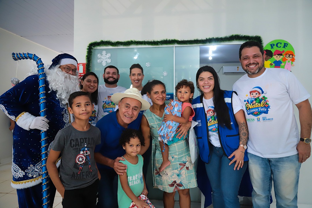 Natal Criança Feliz leva sorrisos e esperança à Baixada da Sobral com entrega de brinquedos