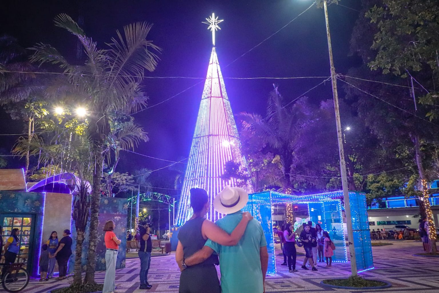 Natal de Vida, Esperança e Dignidade 2025 encanta moradores e movimenta a Praça da Revolução