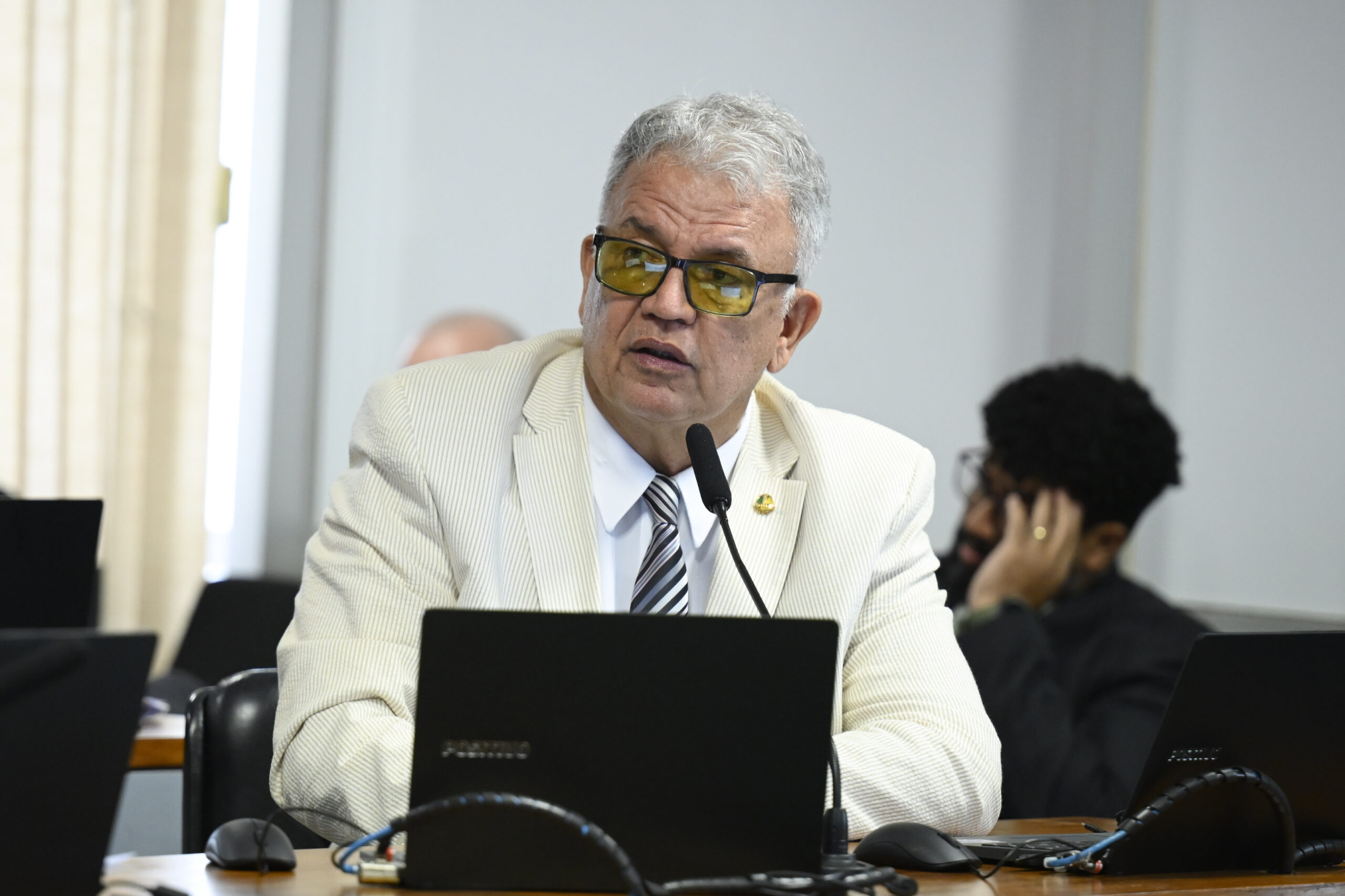 Comissão de Constituição, Justiça e Cidadania (CCJ) realiza reunião com 16 itens. Entre eles, o PL 2.951/2024, que amplia o seguro rural para pequenos e médios produtores, o PL 3.951/2019, que restringe o uso de dinheiro em espécie em transações, e o PL 1.299/2024, que dificulta a progressão de pena em crimes violentos contra crianças. Também estão na pauta propostas sobre testamento emergencial, emendas parlamentares impositivas, alimentação escolar, liberdade provisória, cibersegurança, controle interno e ensino obrigatório da Libras nas escolas. 

Em pronunciamento, à bancada, senador Sérgio Petecão (PSD-AC).

Foto: Andressa Anholete/Agência Senado