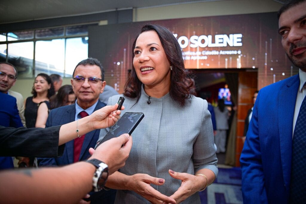 Vice-governadora Mailza recebe título de Cidadã Benemérita durante sessão solene da Aleac