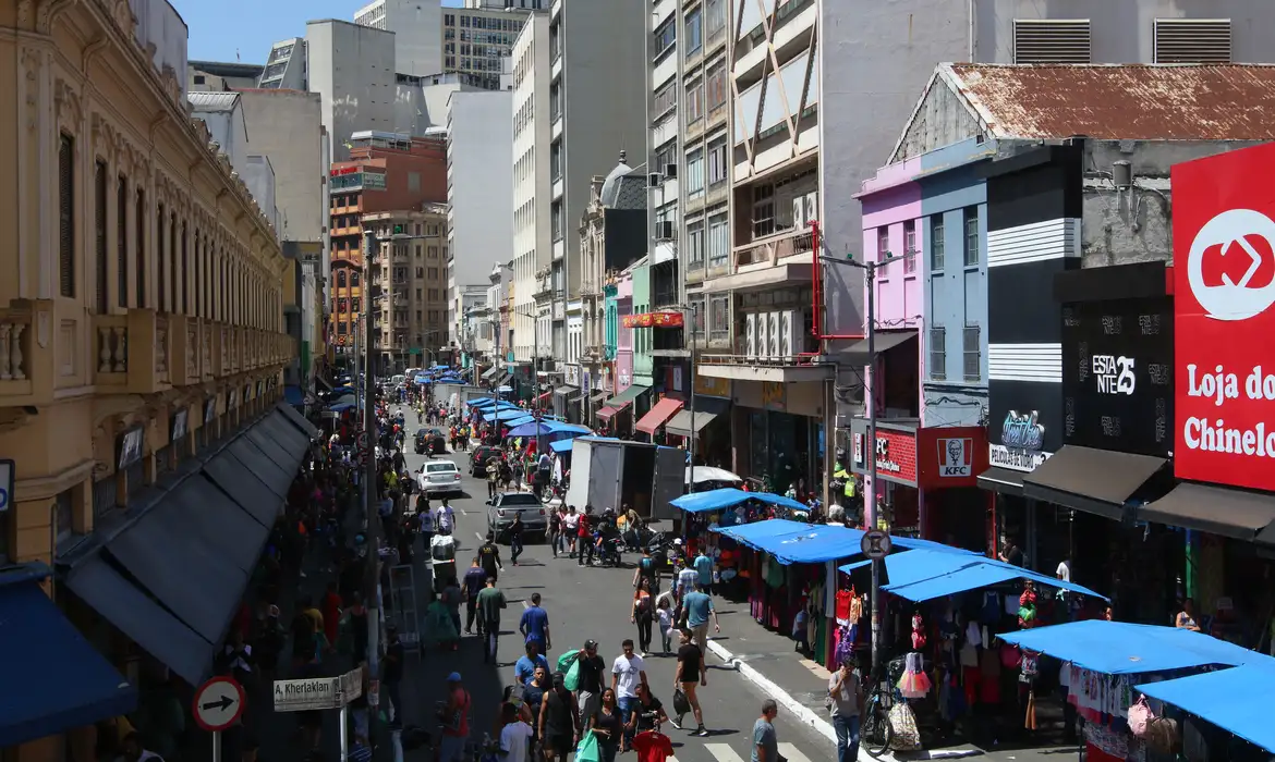 Novo salário mínimo injetará R$ 81,7 bi na economia, estima Dieese