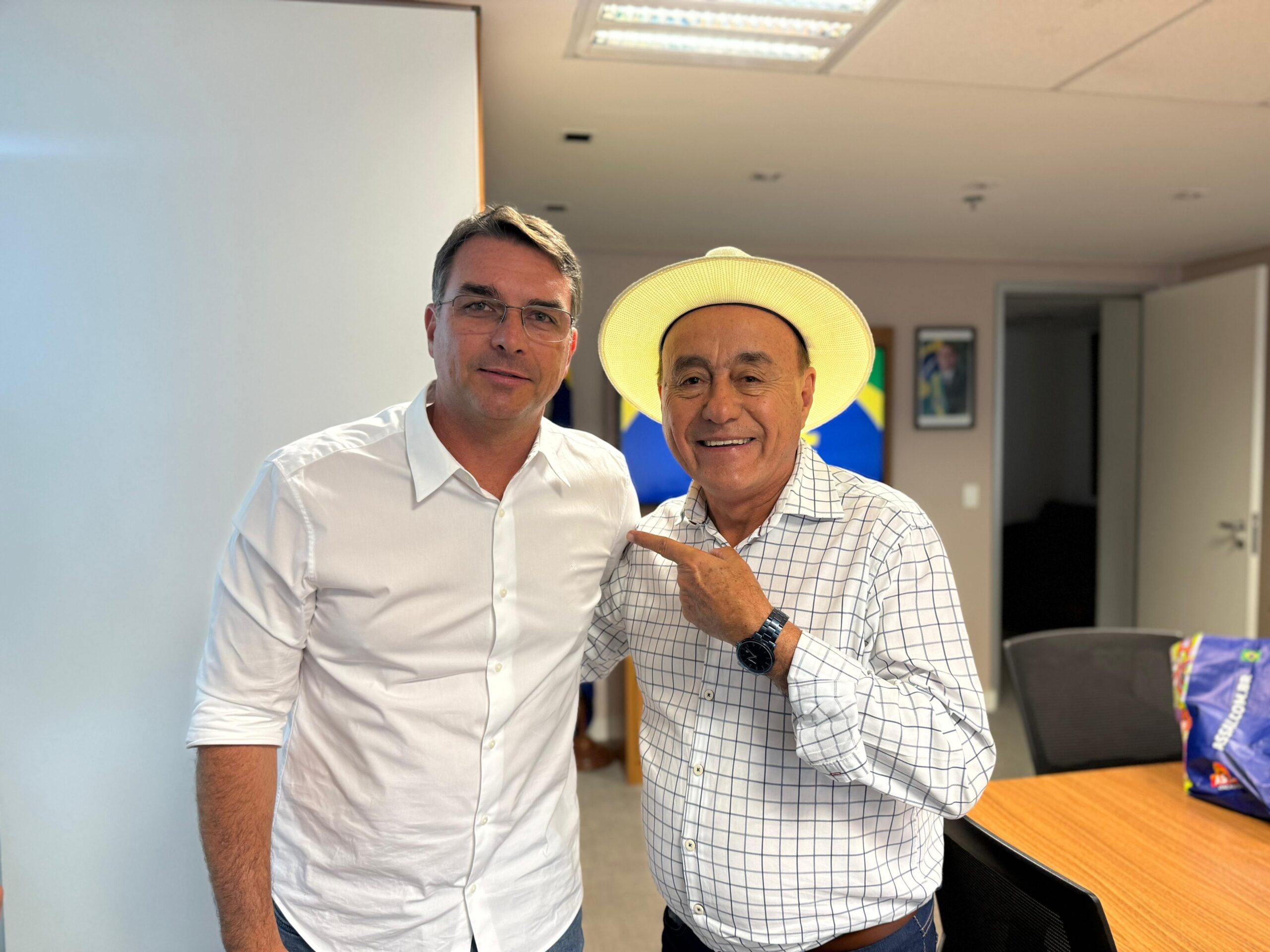 Em Brasília, Bocalom se reúne com Valdemar e encontra Flávio Bolsonaro