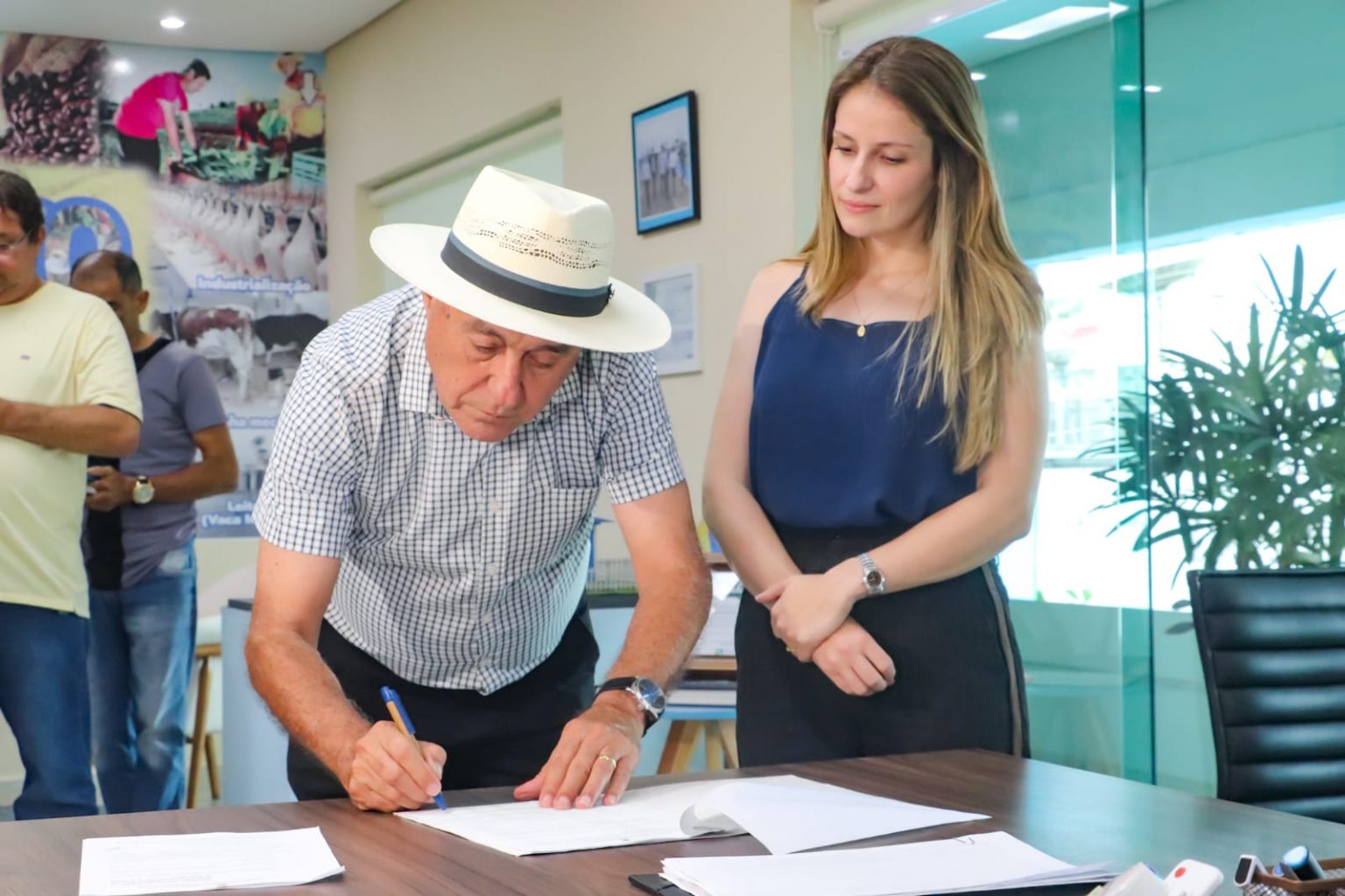 Prefeito de Rio Branco assina decretos que modernizam a gestão de resíduos e desburocratizam o licenciamento ambiental