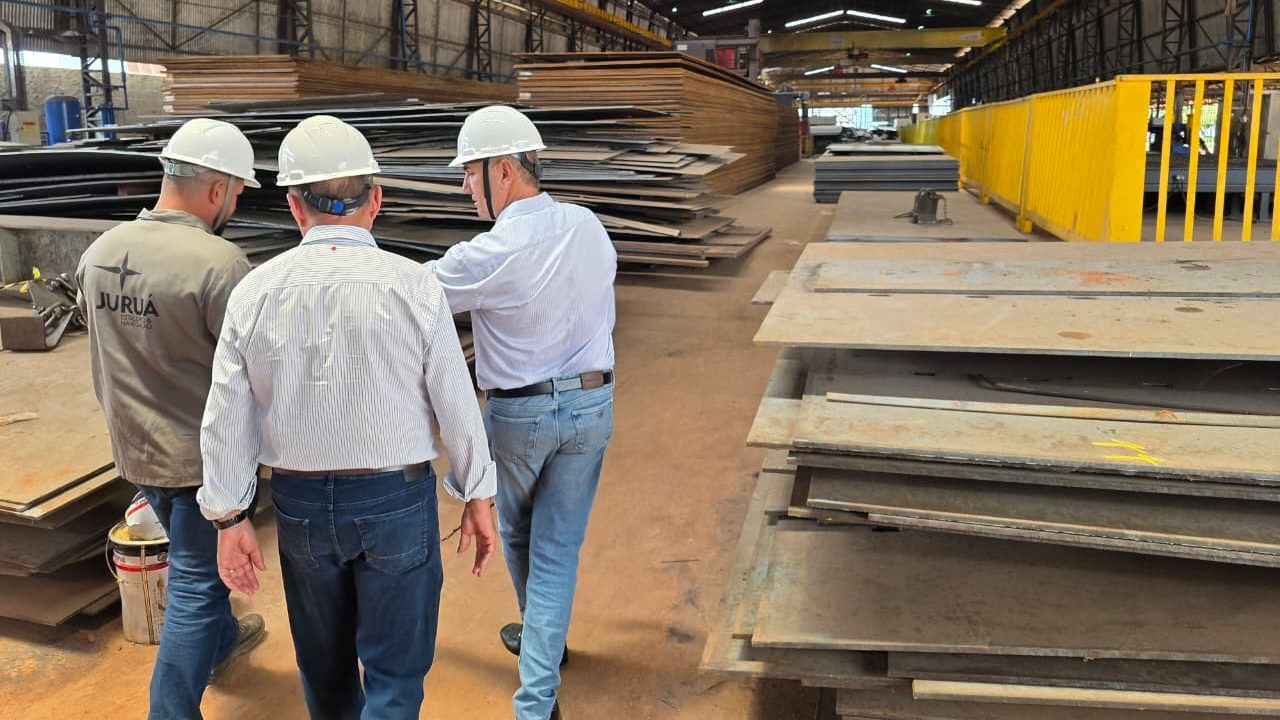 Prefeito de Rio Branco cumpre agenda institucional no Amazonas e destaca geração de empregos durante visita ao Estaleiro Juruá