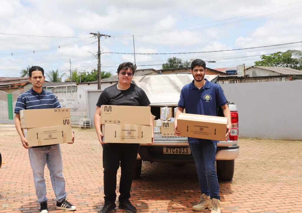 Educação do Acre inicia entrega de tablets para as escolas de ensino integral