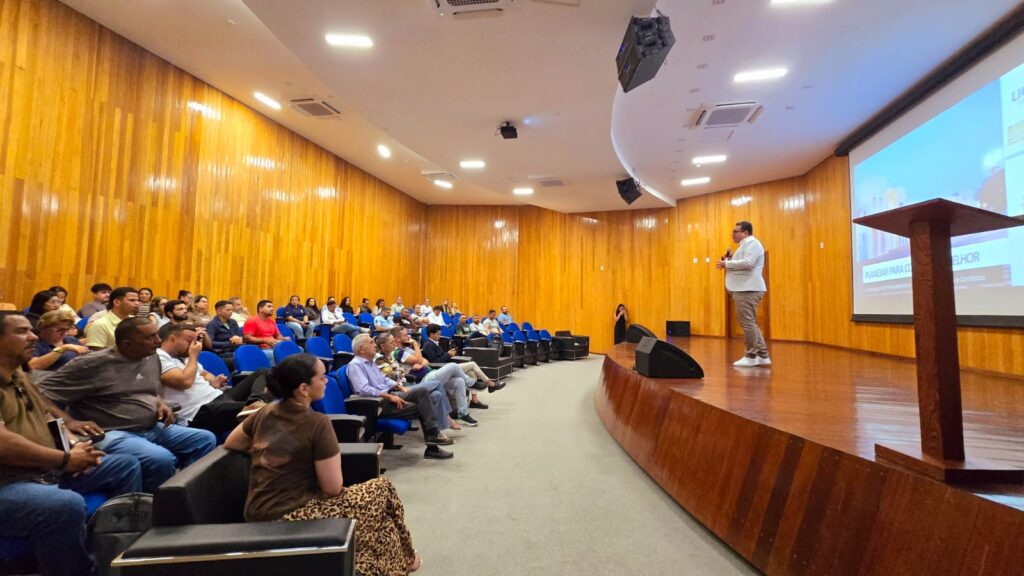 FEM promove capacitação de servidores com especialista em licitações com uso da Inteligência Artificial
