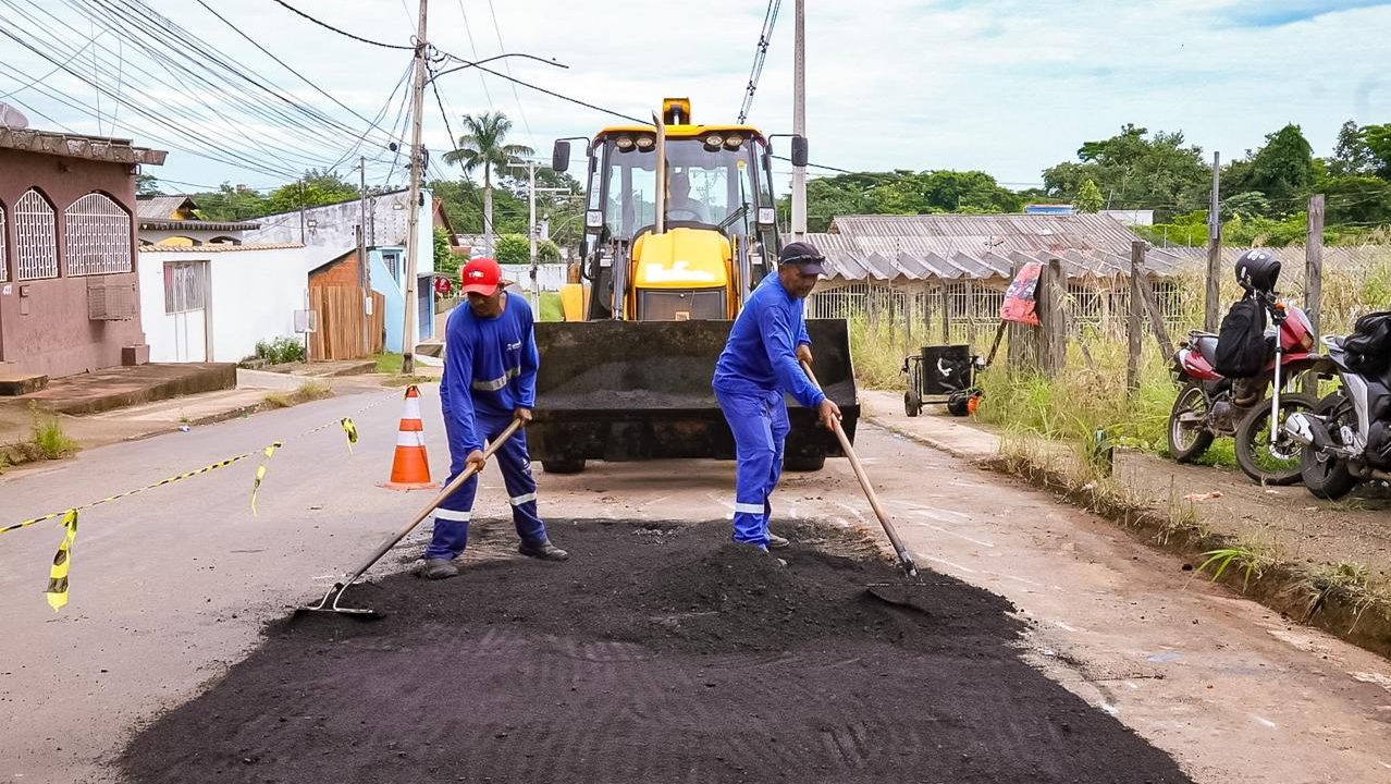 Prefeito de Rio Branco acompanha Operação Tapa-Buraco no bairro Ouricuri