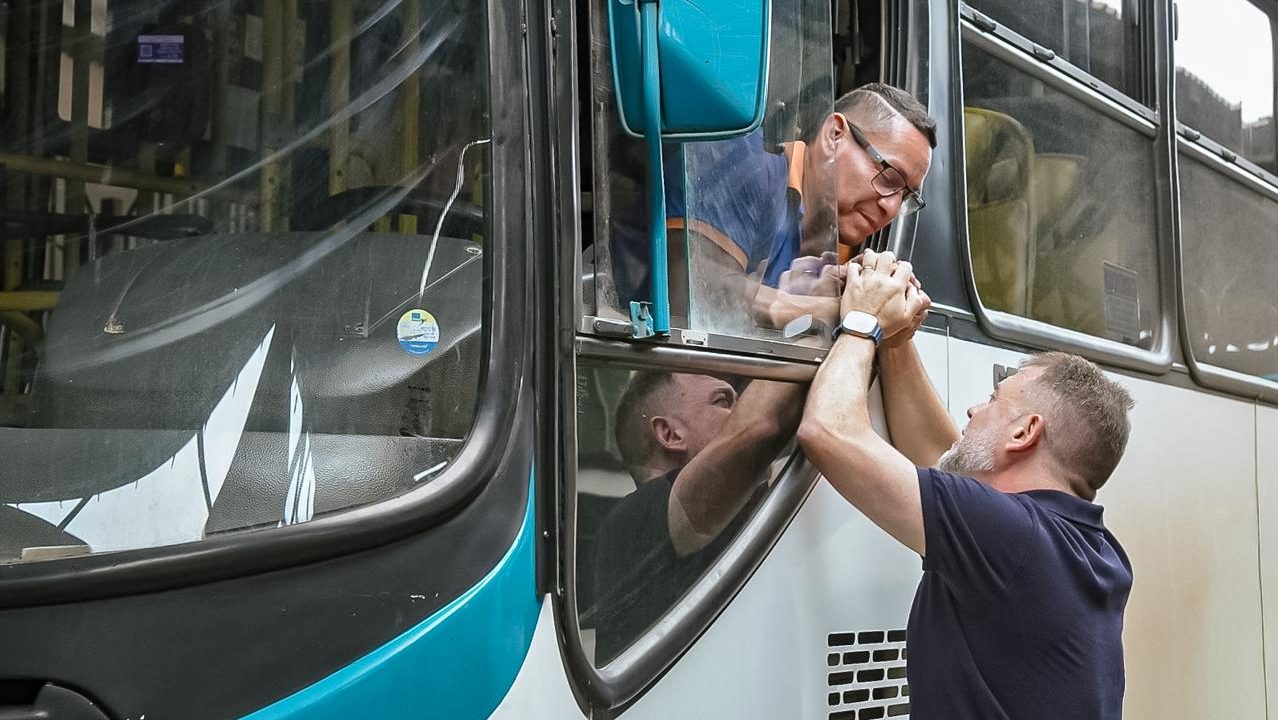 Após decreto de emergência, prefeito visita Terminal Urbano e ônibus voltam a circular 100% em Rio Branco