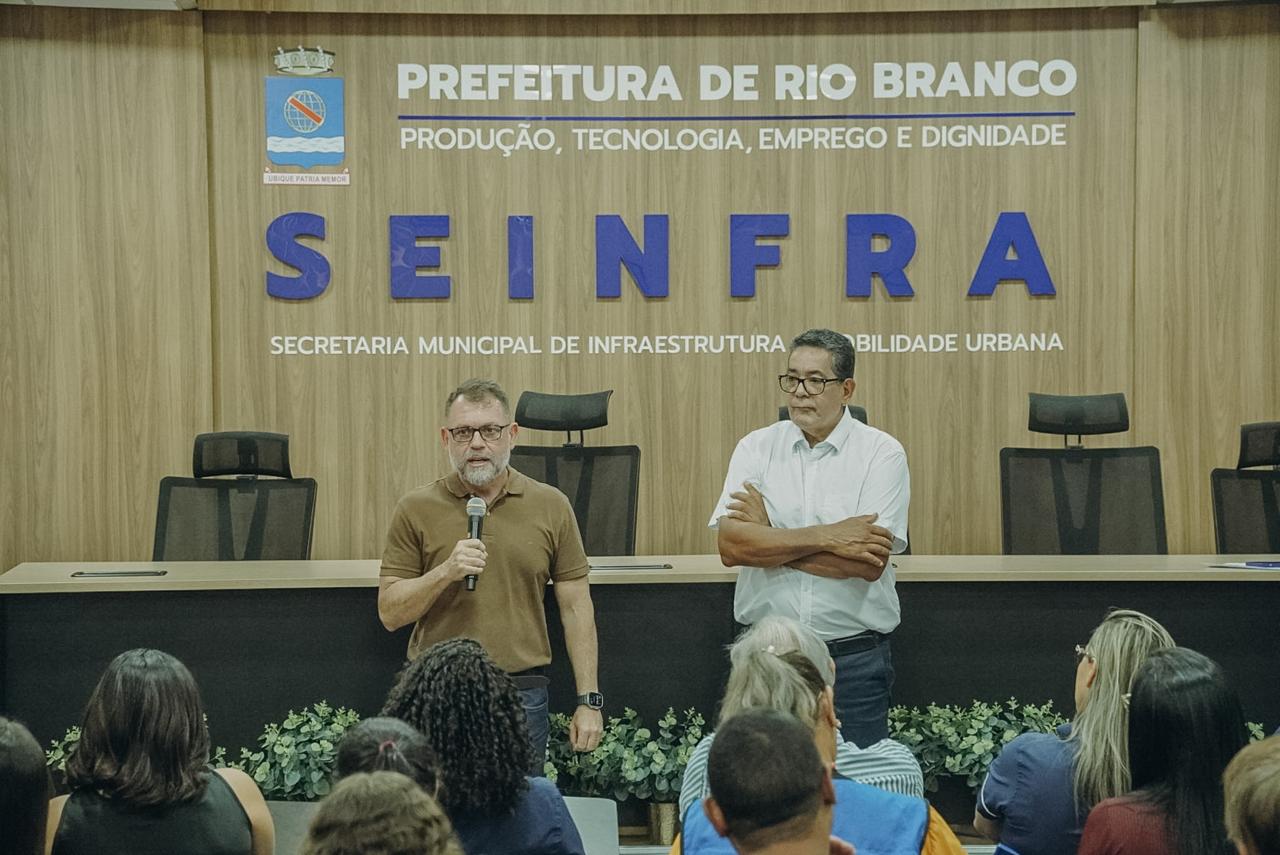 Prefeito visita Seinfra e agradece servidores pelo empenho e dedicação nas execuções de obras em Rio Branco