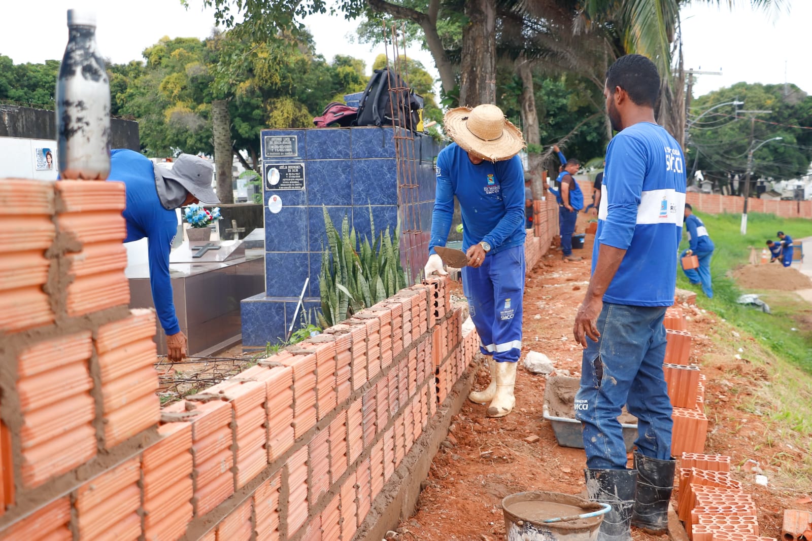 Prefeitura de Rio Branco avança na recuperação de cemitérios e intensifica serviços de limpeza urbana